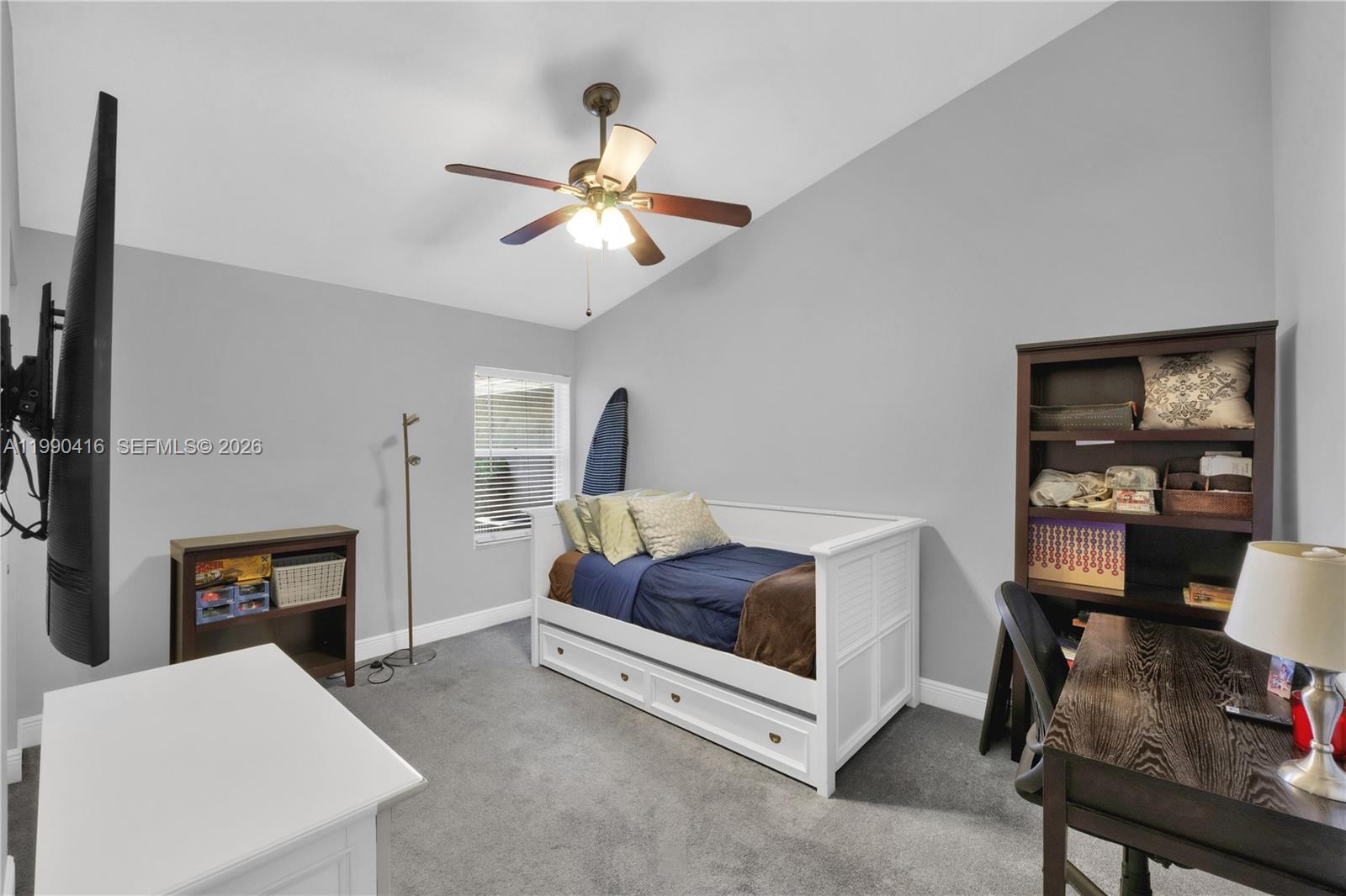 TROPICAL LAKES - Residential