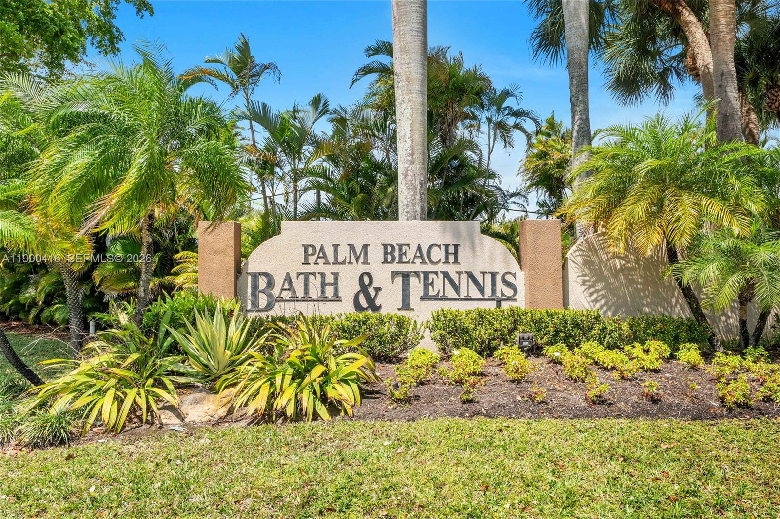 TROPICAL LAKES - Residential