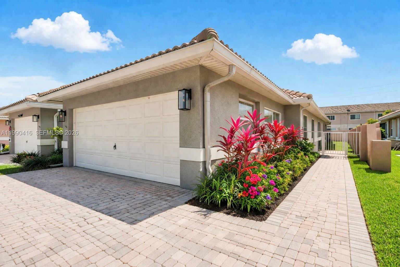 5477 Grande Palm Cir