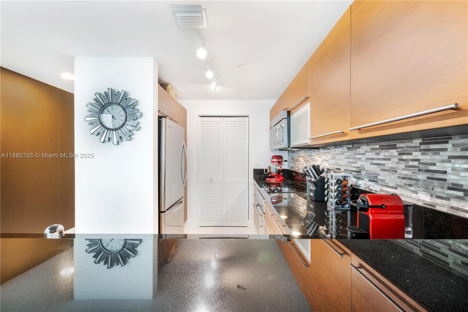 VIZCAYNE NORTH CONDO - Residential Lease