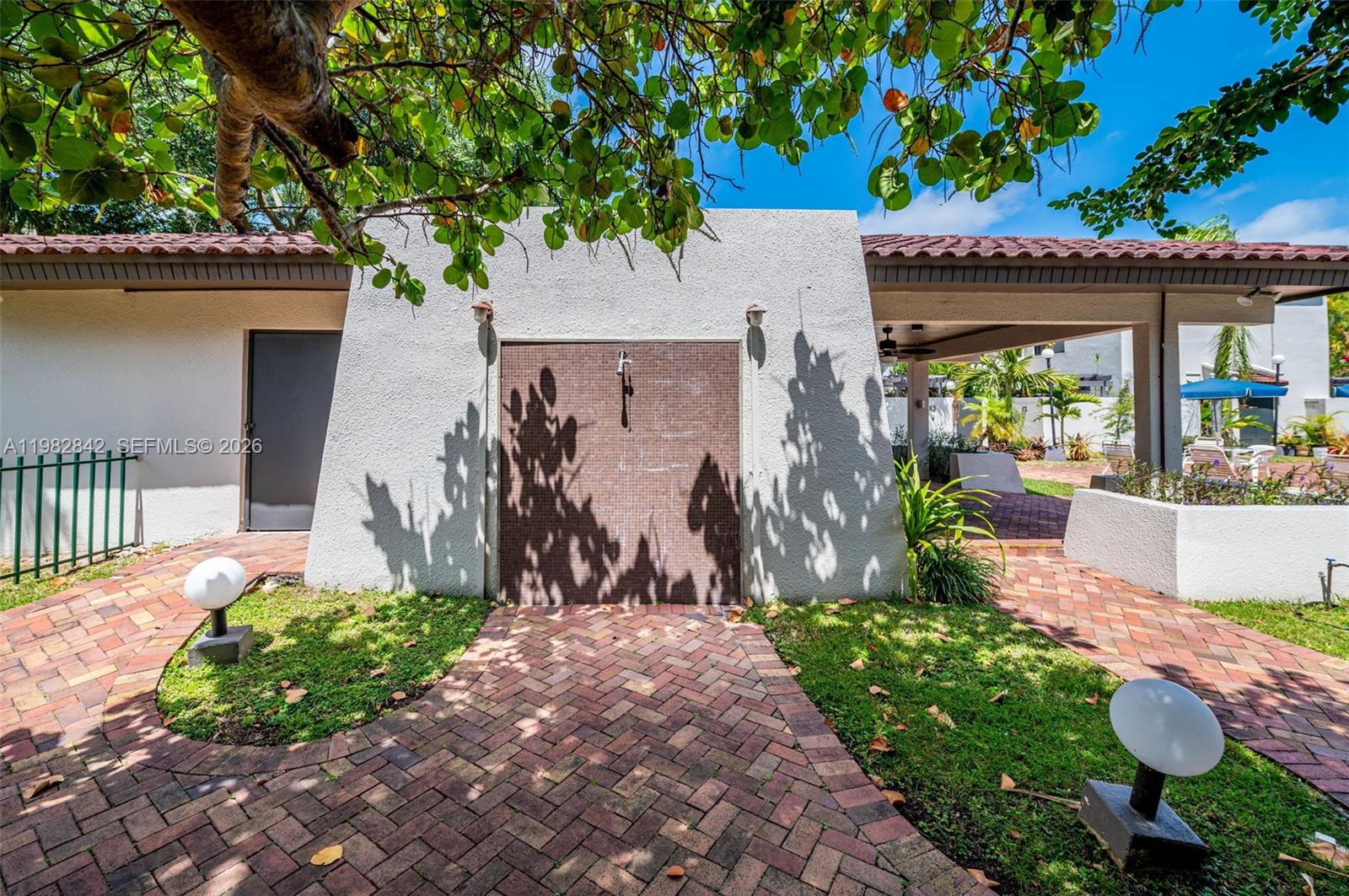 OASIS NO FOUR CONDO - Residential Lease