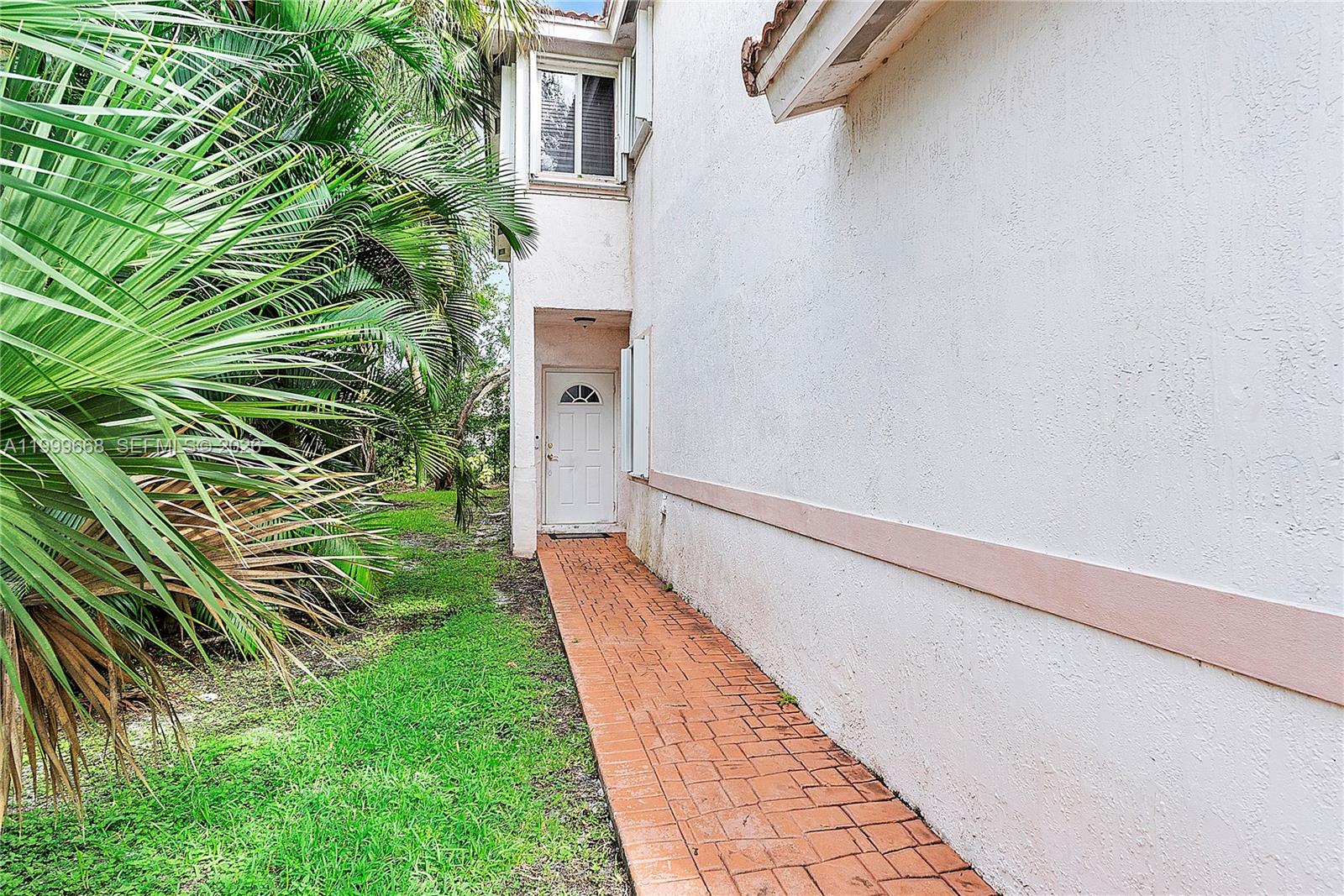 TAMARAC ISLAND CONDOMINIU - Residential