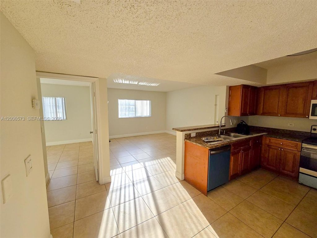 Photo of 3690 N 56th Ave #912, Hollywood, FL 33021 (MLS # A12006573)