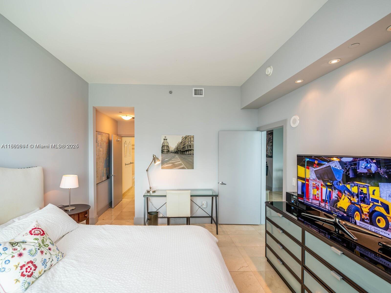 THE PLAZA 851 BRICKELL CO - Residential Lease