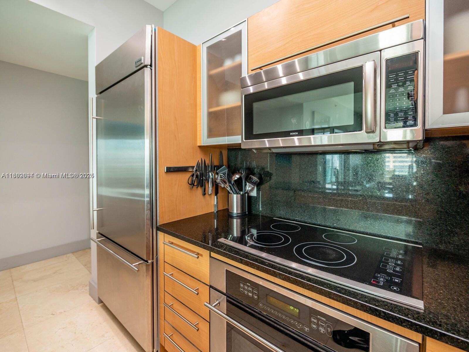 THE PLAZA 851 BRICKELL CO - Residential Lease