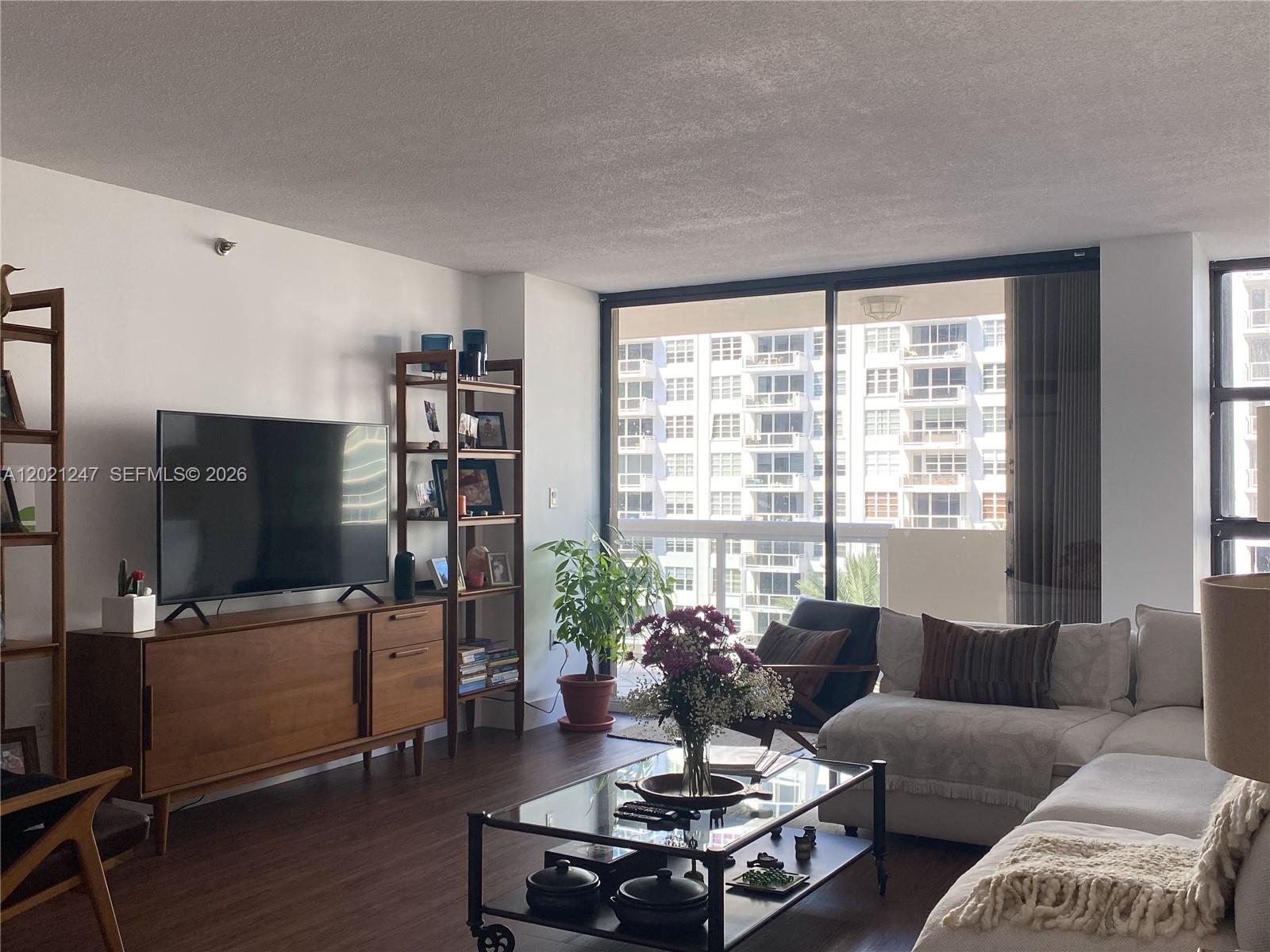 LEXCELLENCE CONDO - Residential
