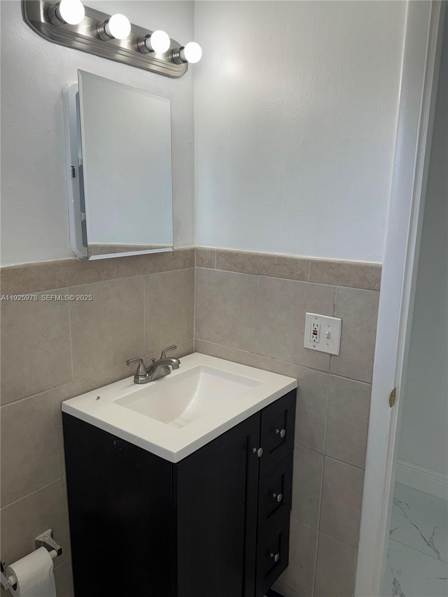 LINCOLN ESTS - Residential