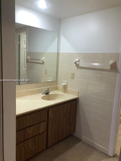 CONDO 21 WHITEHALL - Residential Lease