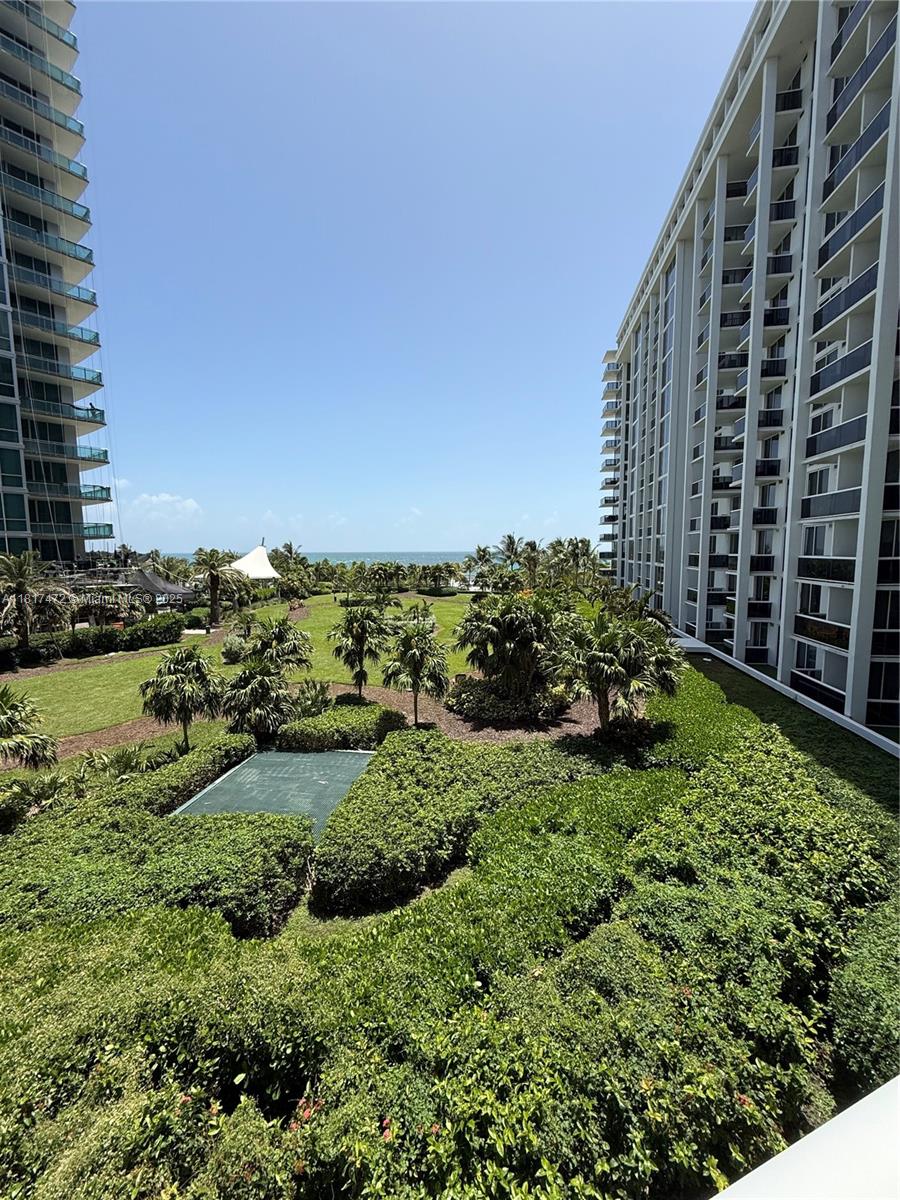 "Beautiful 2-bedroom, 2-bathroom unit with garden and ocean views now available for a 1-year or 6-month lease."
The building is located beachfront on one of the most exclusive areas of Miami BAL HARBOUR