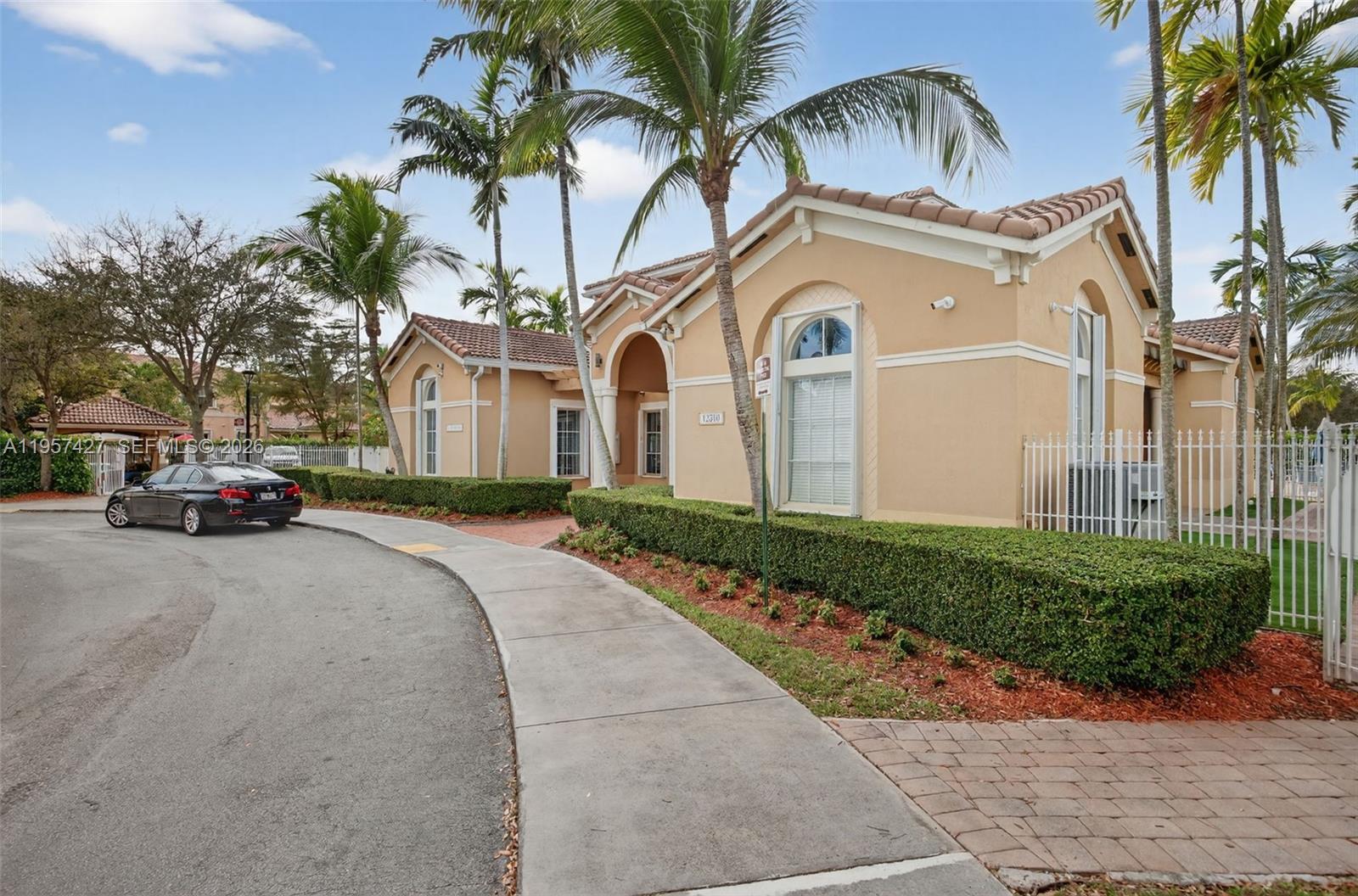 KENDALL BREEZE SOUTH - Residential