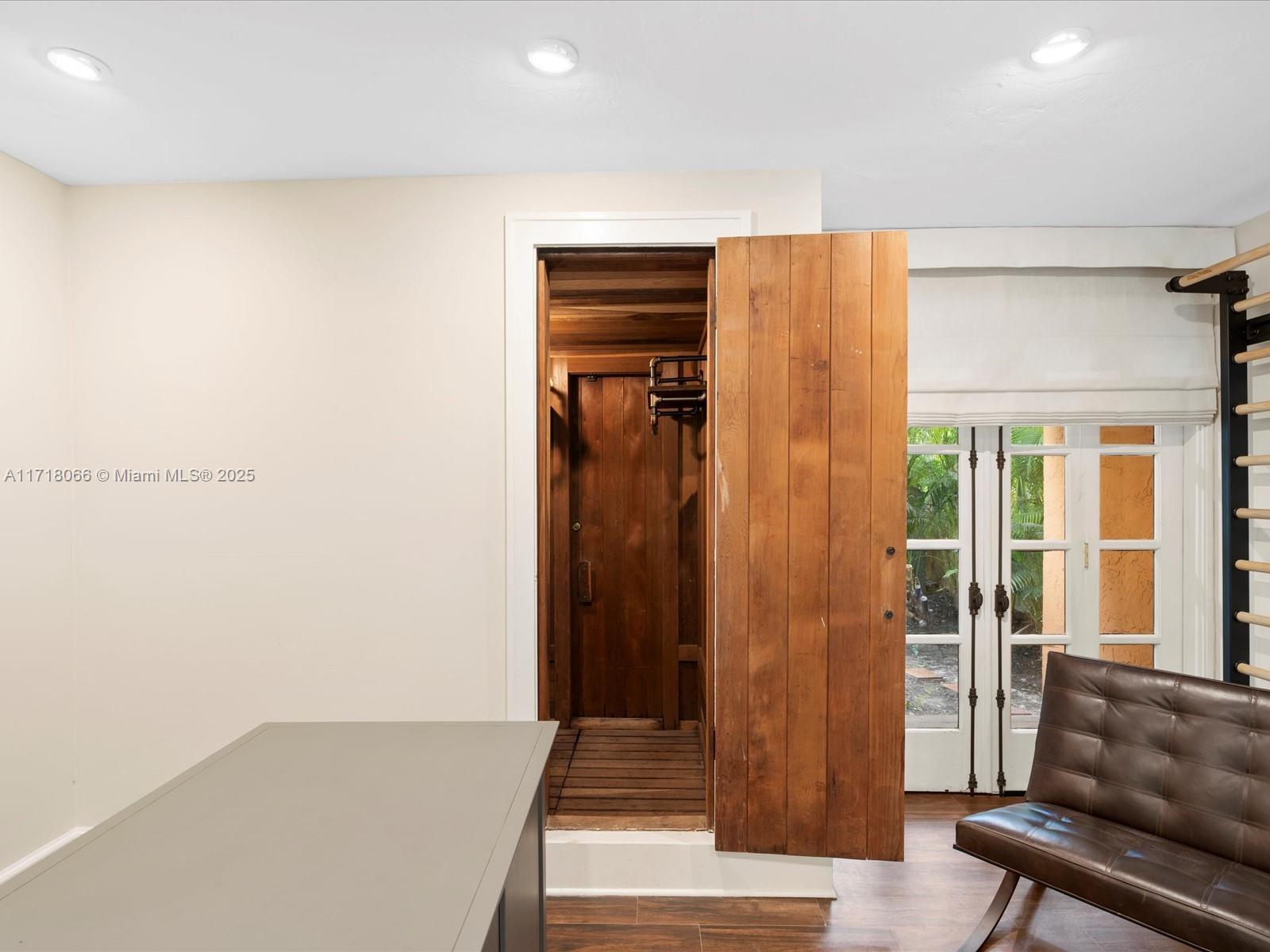 CORAL GABLES SEC C - Residential