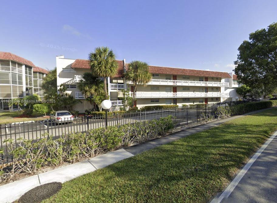 3581 Inverrary Dr 410, Lauderhill, Miami-Dade County, Florida - 3 Bedrooms  
2 Bathrooms - 