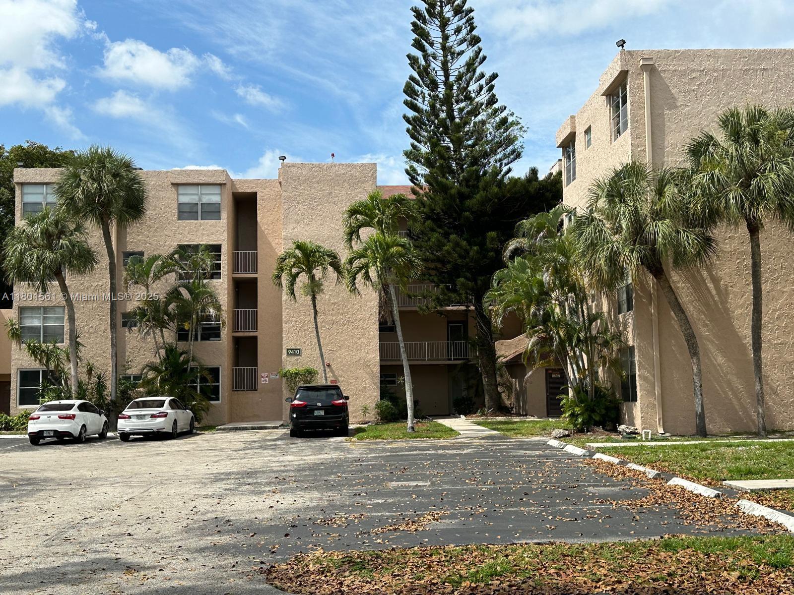 Rental Property at 9410 Live Oak Pl 305, Davie, Broward County, Florida - Bedrooms: 2 
Bathrooms: 2  - $2,100 MO.