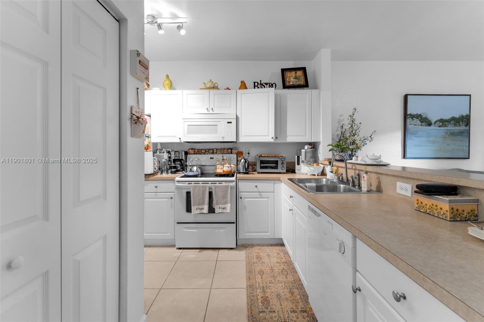 VILLAS AT CARMEL CONDO NO - Residential