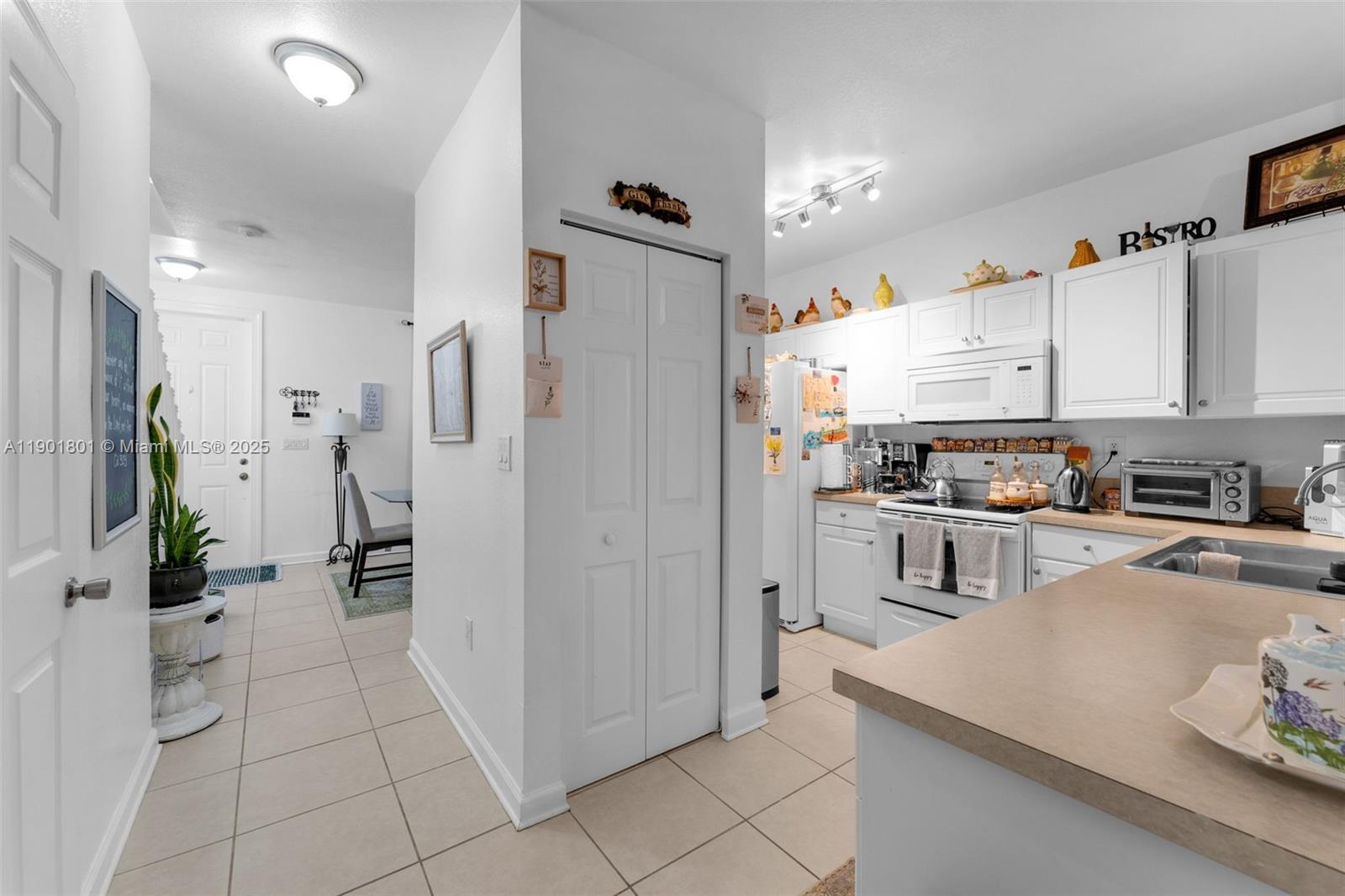 VILLAS AT CARMEL CONDO NO - Residential