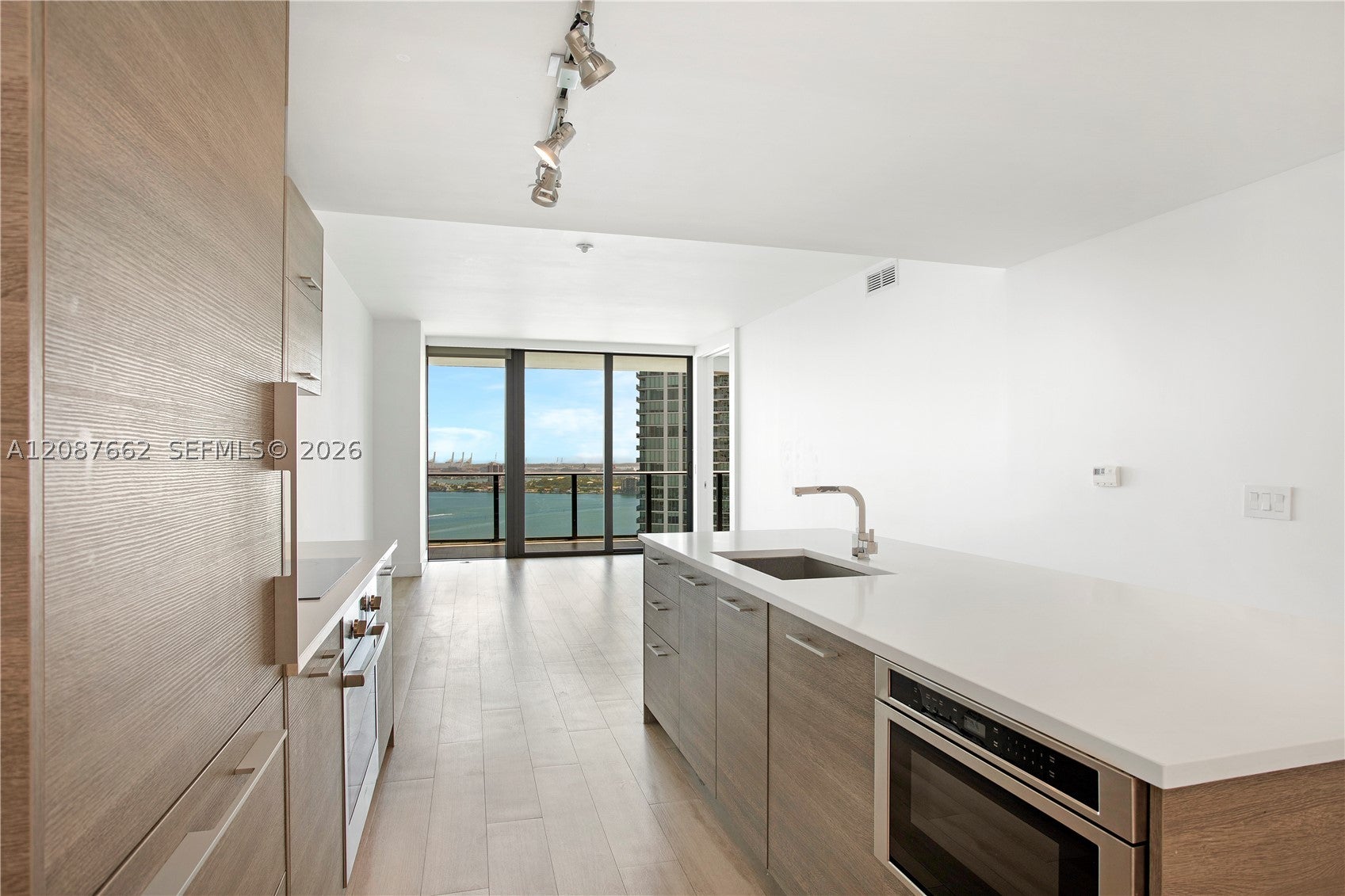 650 NE 32nd St 2802