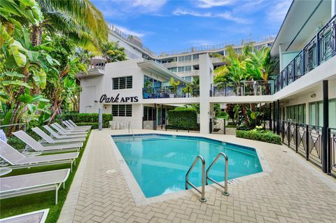 Condominium in Miami Beach FL 2135 Washington Ct Ct.jpg