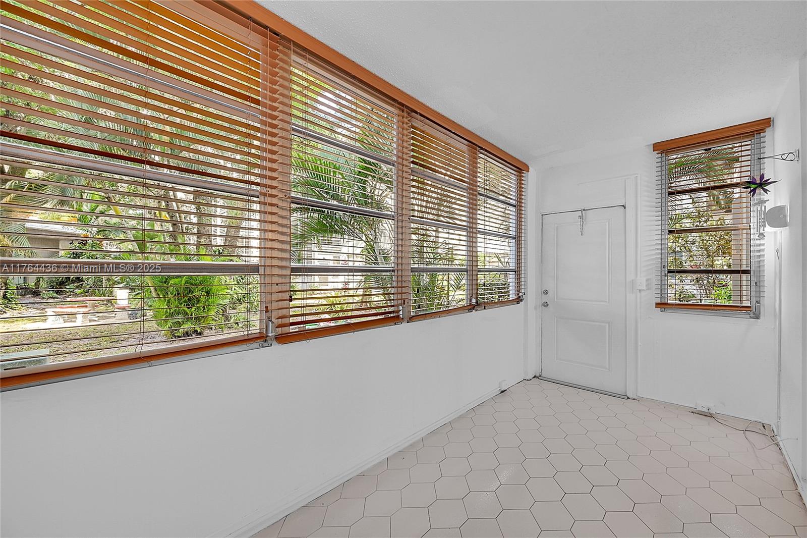 CYPRESS CHASE CONDO NO 3 - Residential