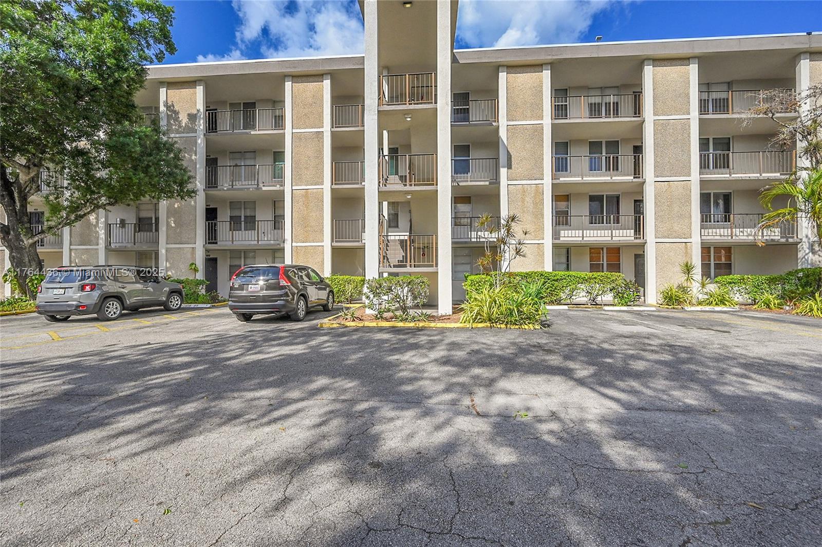 CYPRESS CHASE CONDO NO 3 - Residential