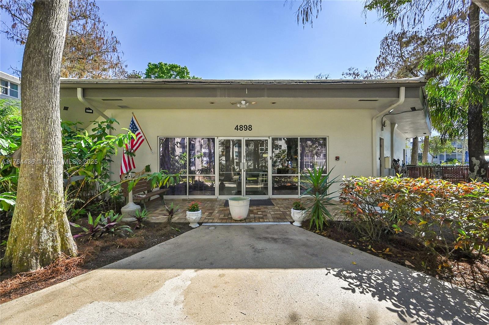 CYPRESS CHASE CONDO NO 3 - Residential