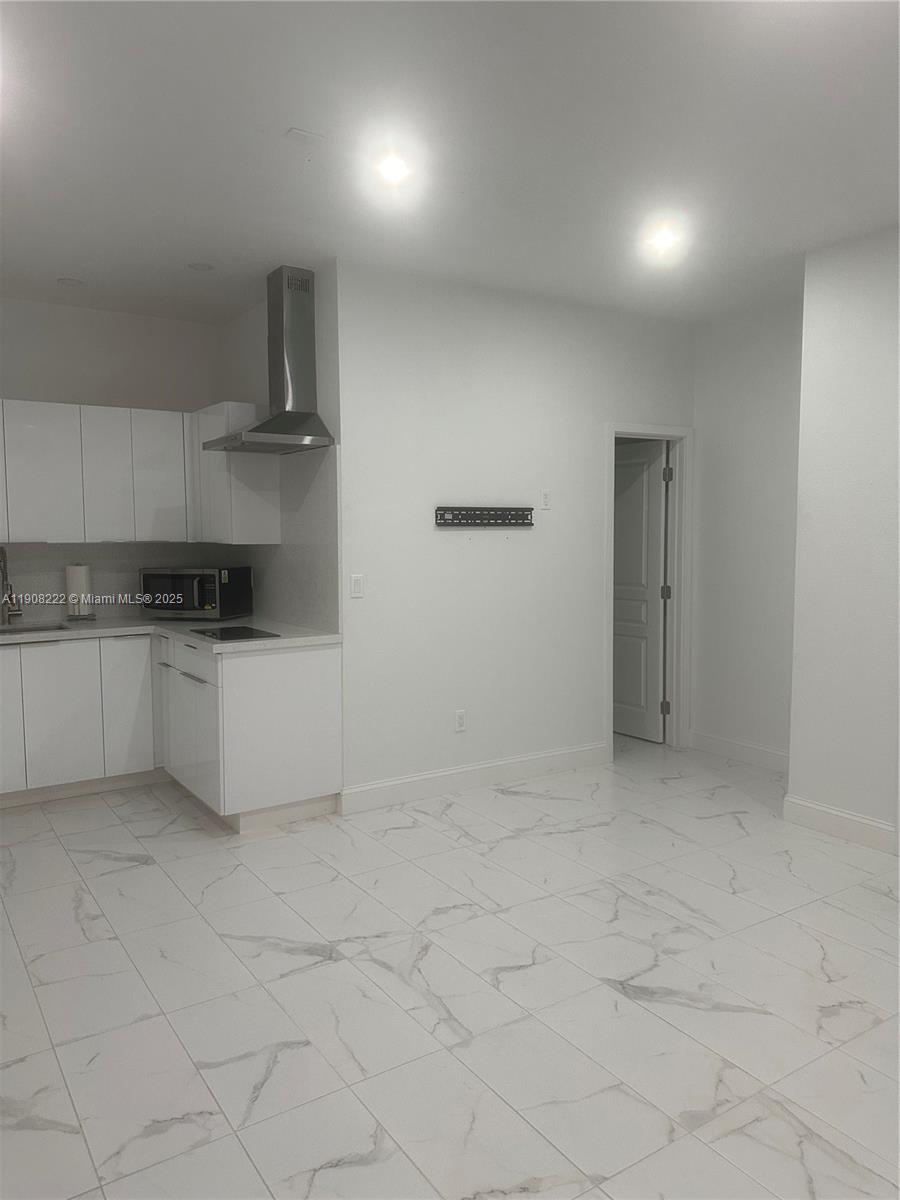 LINDGREN WEST - Residential Lease