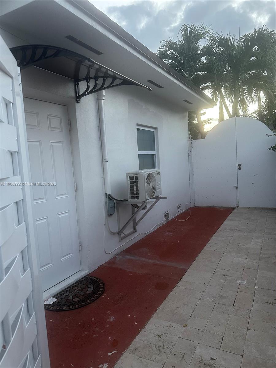 LINDGREN WEST - Residential Lease