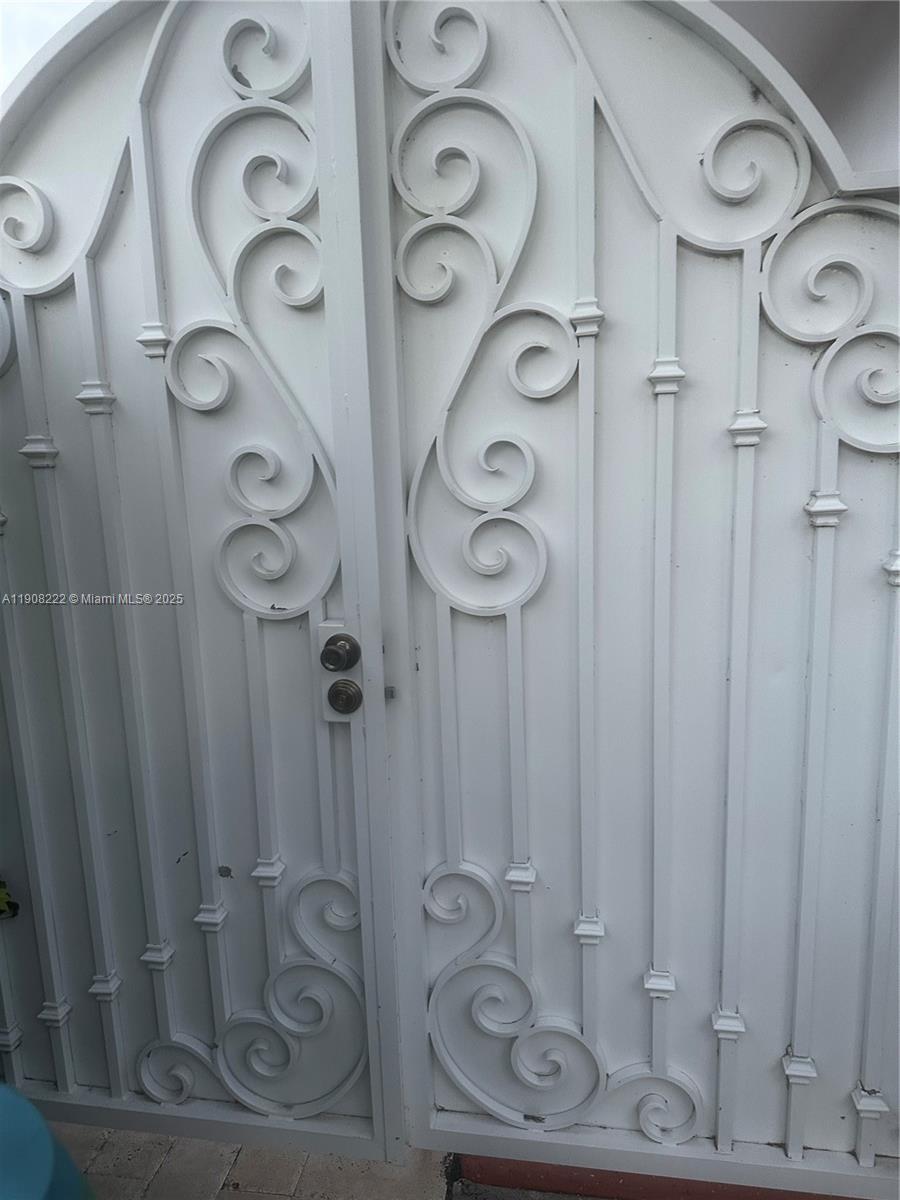 LINDGREN WEST - Residential Lease