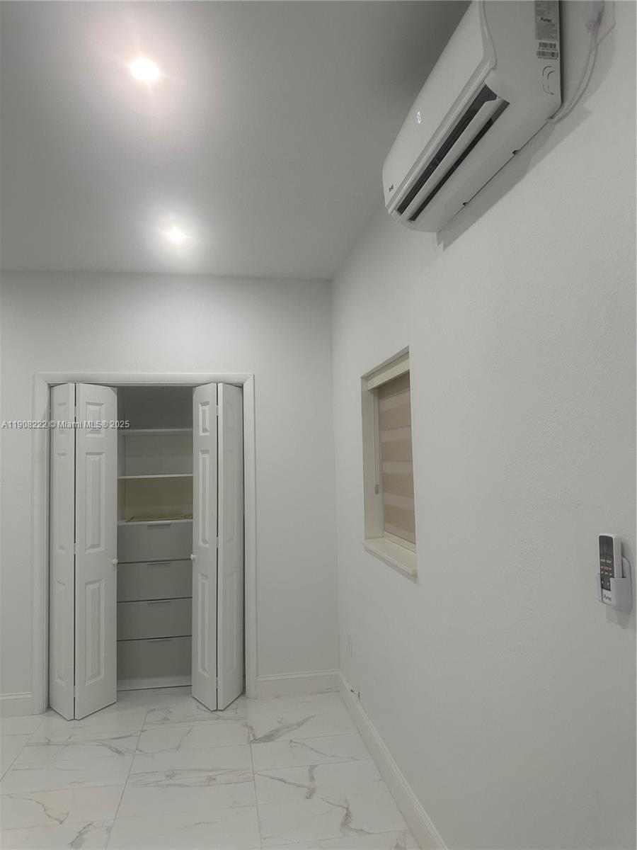 LINDGREN WEST - Residential Lease