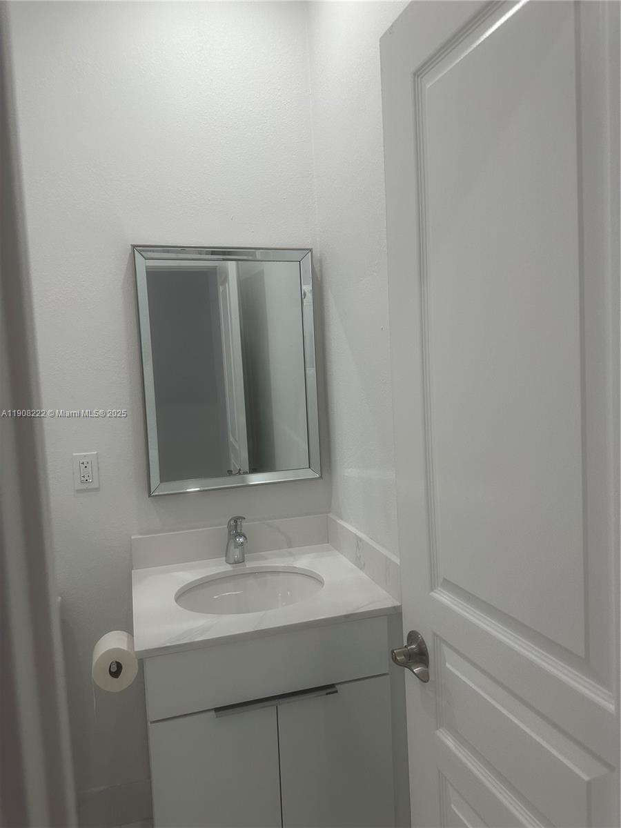 LINDGREN WEST - Residential Lease