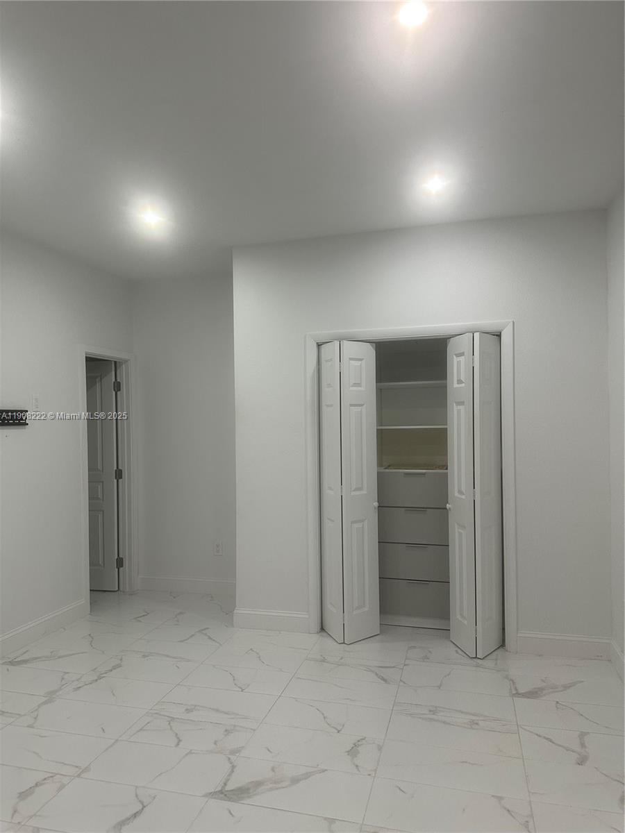 LINDGREN WEST - Residential Lease