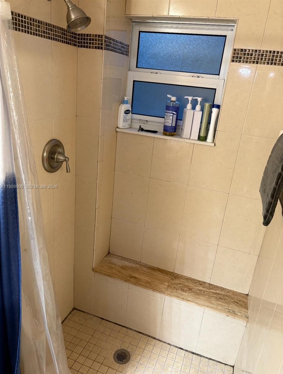 LIVE OAK CONDO ELEVEN - Residential Lease