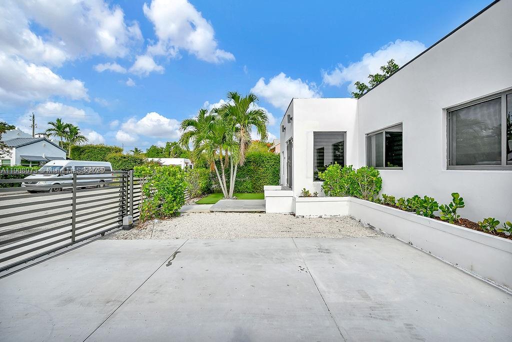 SHADOWLAWN EXTENSION SUB - Residential Lease