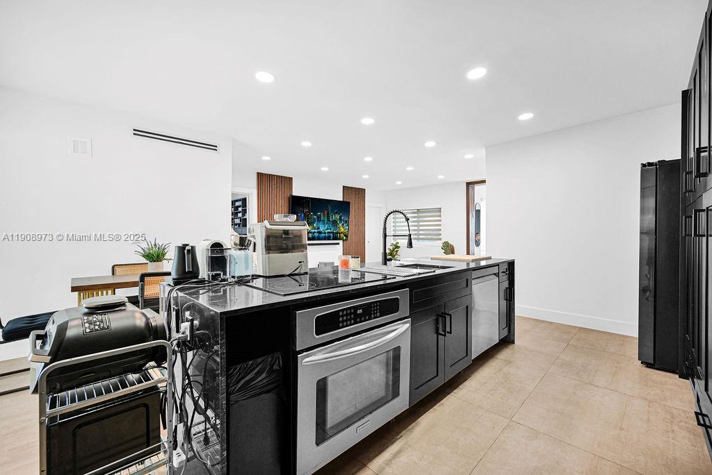 SHADOWLAWN EXTENSION SUB - Residential Lease