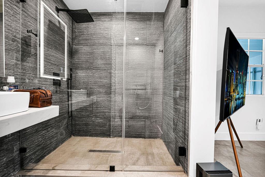 SHADOWLAWN EXTENSION SUB - Residential Lease