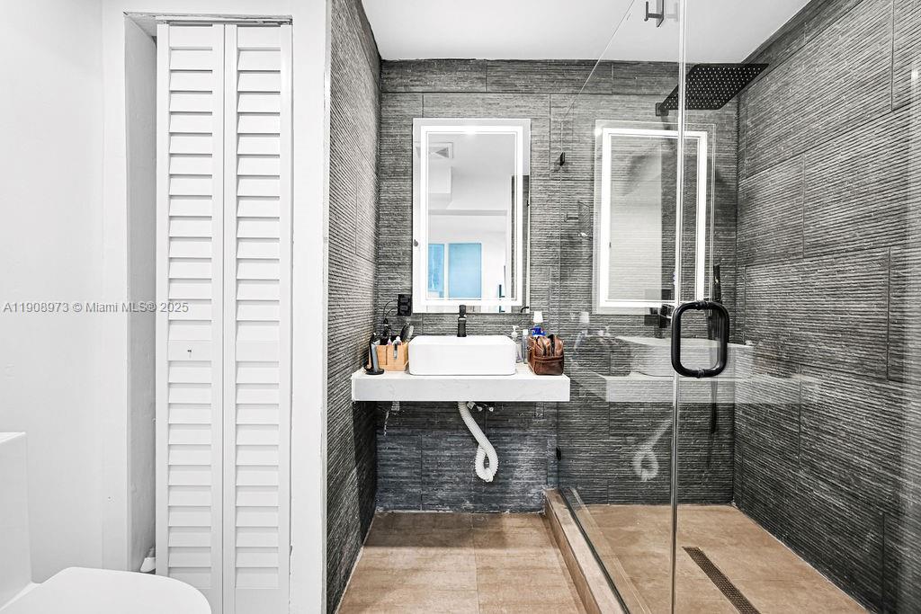 SHADOWLAWN EXTENSION SUB - Residential Lease