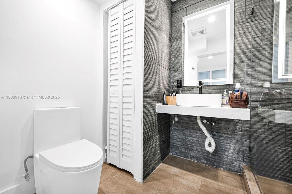 SHADOWLAWN EXTENSION SUB - Residential Lease