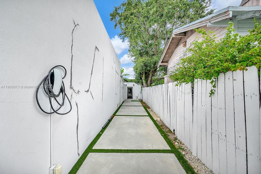 SHADOWLAWN EXTENSION SUB - Residential Lease