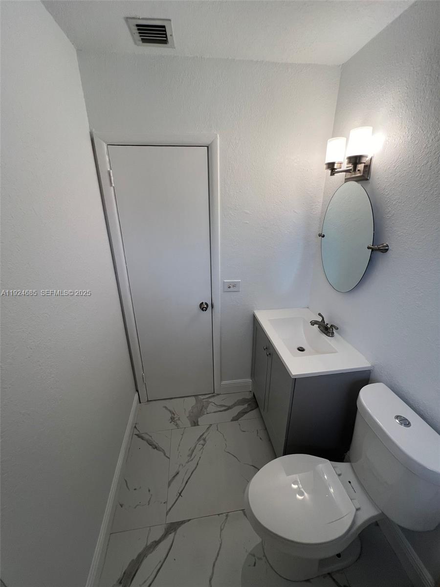 LAUDERDALE LAKES WEST GAT - Residential