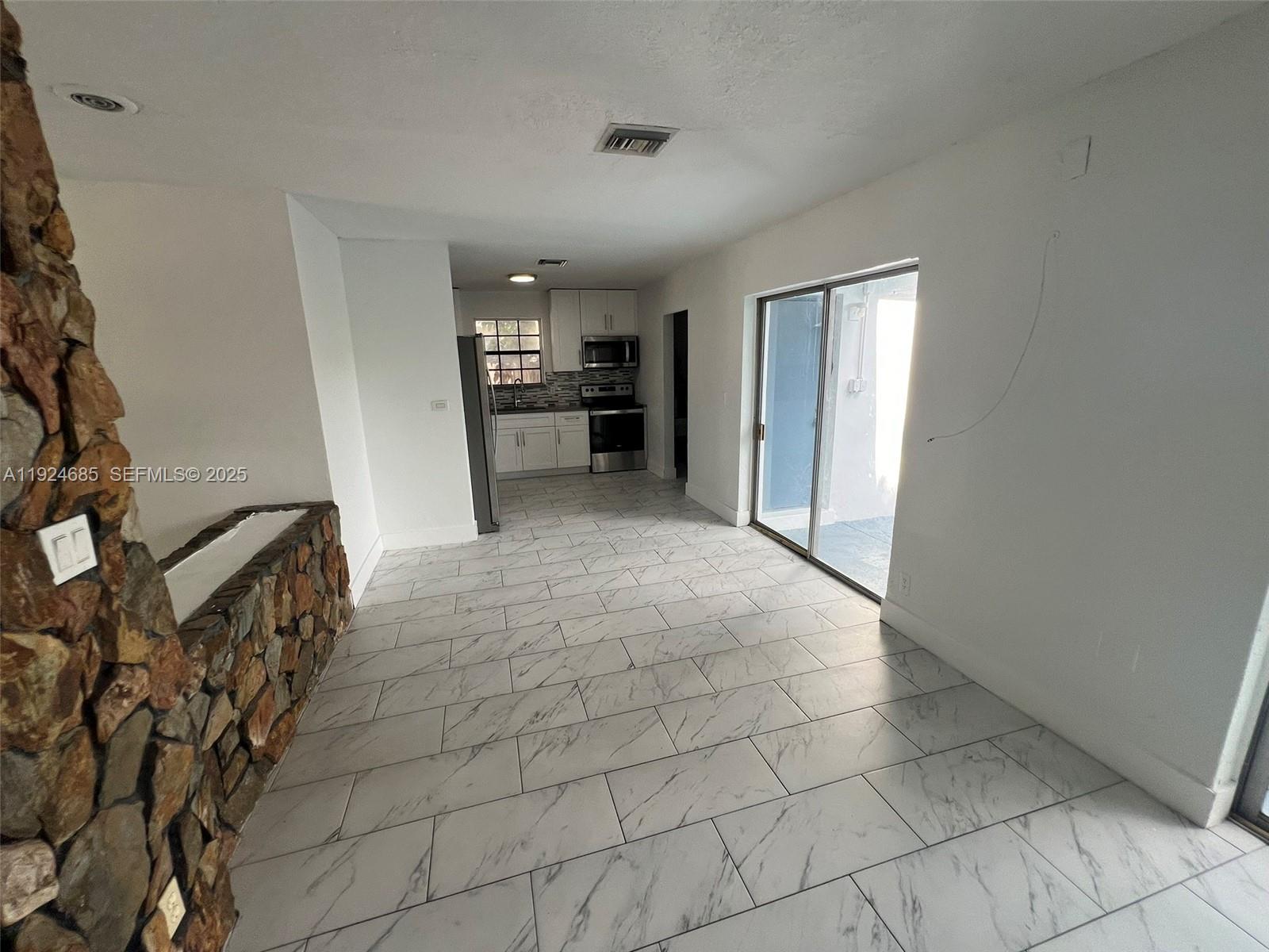 LAUDERDALE LAKES WEST GAT - Residential