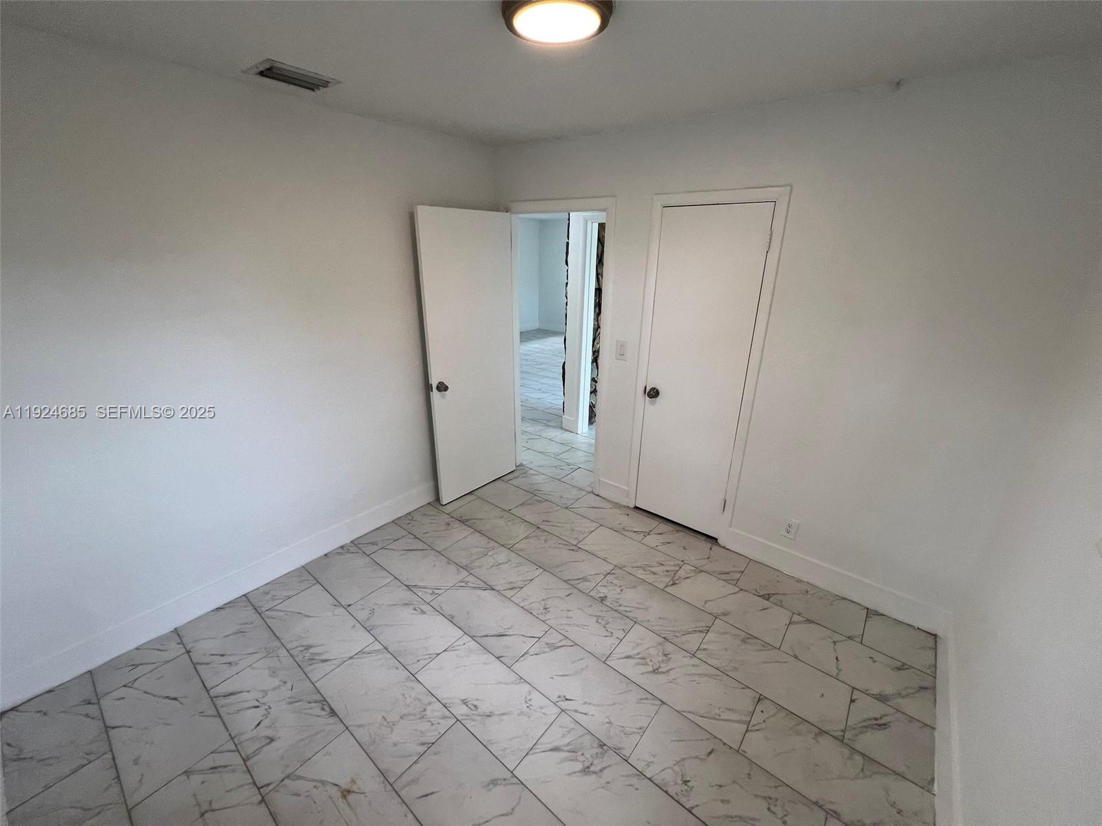 LAUDERDALE LAKES WEST GAT - Residential