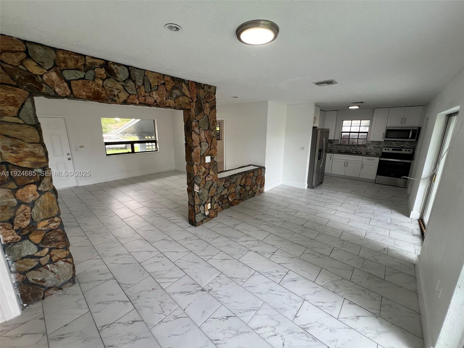 LAUDERDALE LAKES WEST GAT - Residential