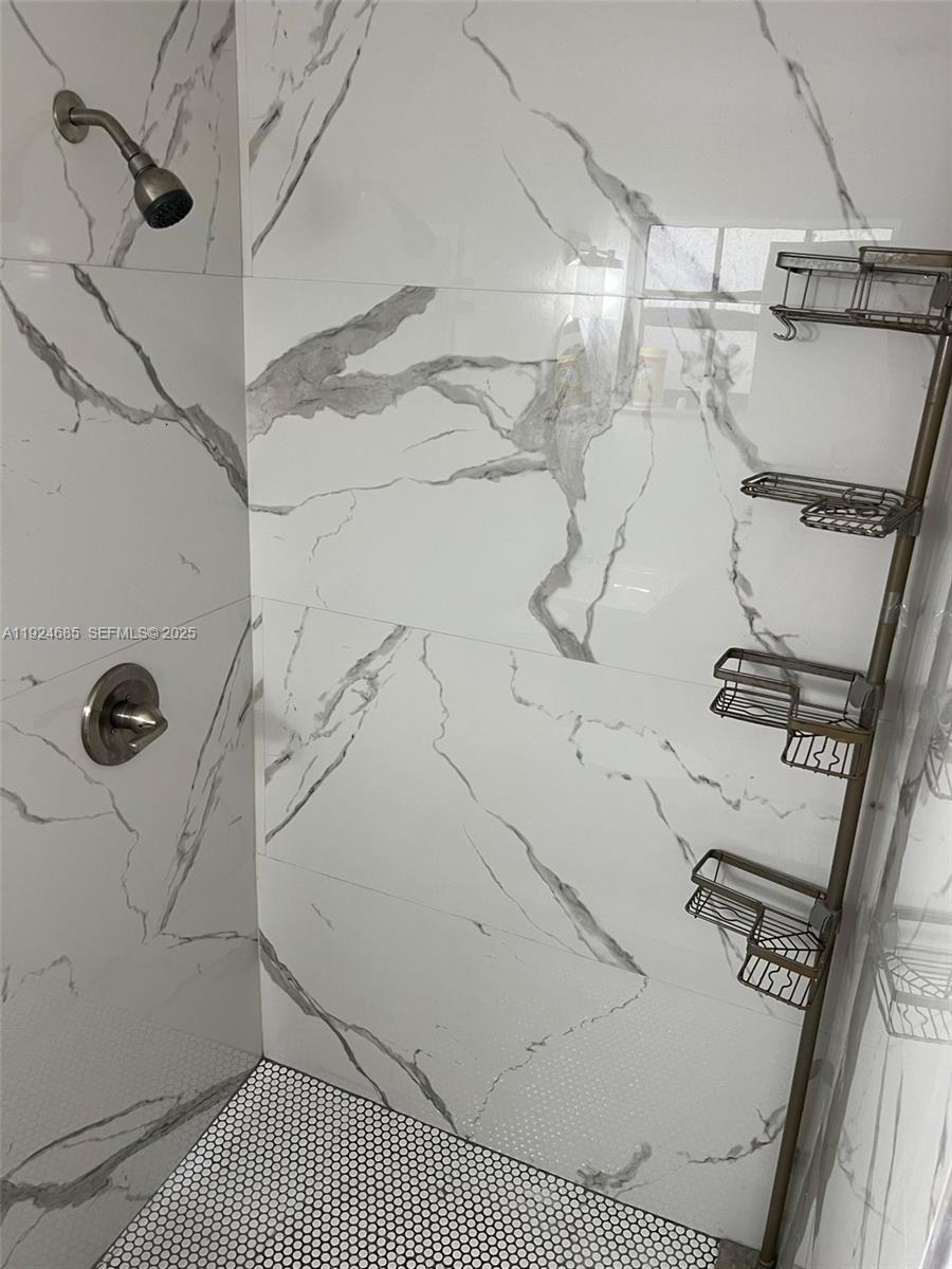 LAUDERDALE LAKES WEST GAT - Residential