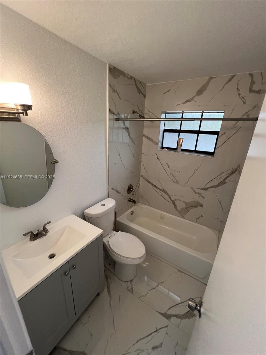 LAUDERDALE LAKES WEST GAT - Residential