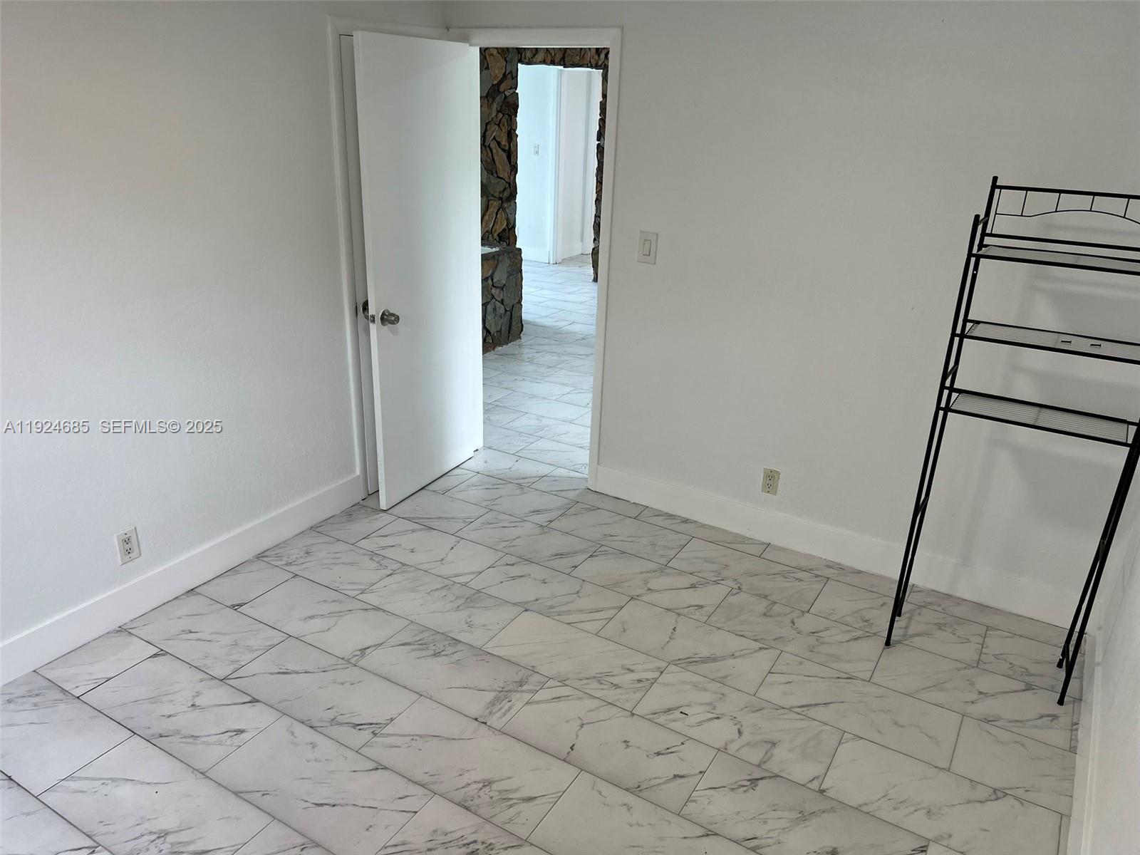 LAUDERDALE LAKES WEST GAT - Residential