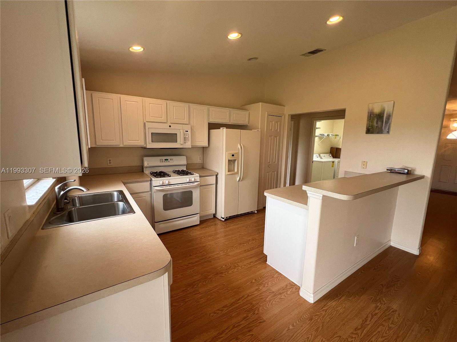 SUMMERGLEN - Residential