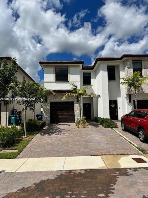Being the southernmost city of the Florida mainland, Homestead residents enjoy easy access to both Miami and the Florida Keys via US 1.