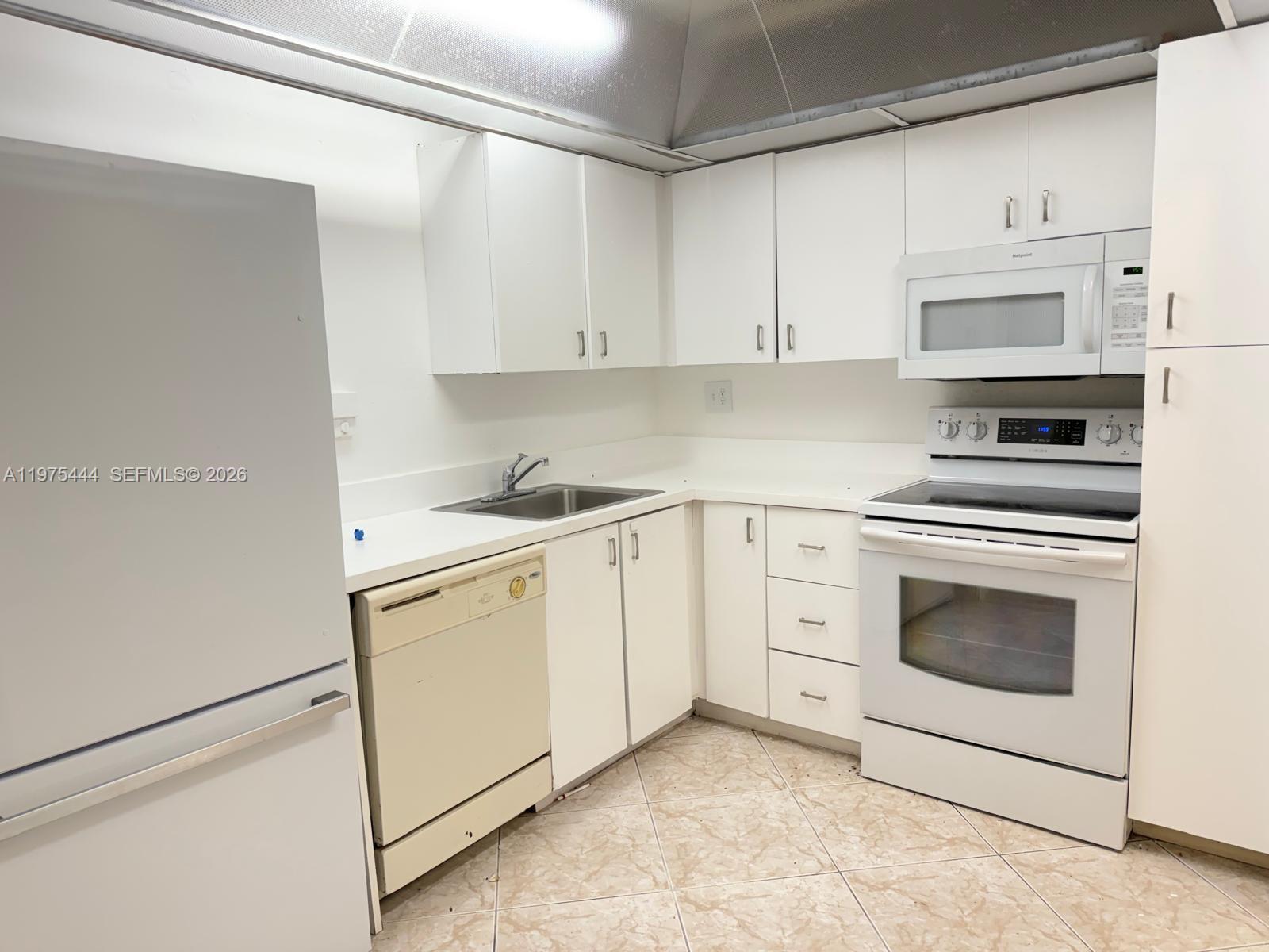 HERITAGE CIRCLE CONDO - Residential Lease