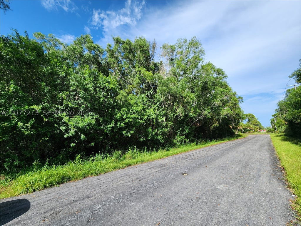 Photo of 0 N 61st Pl, Loxahatchee, FL 33470 (MLS # A12077213)