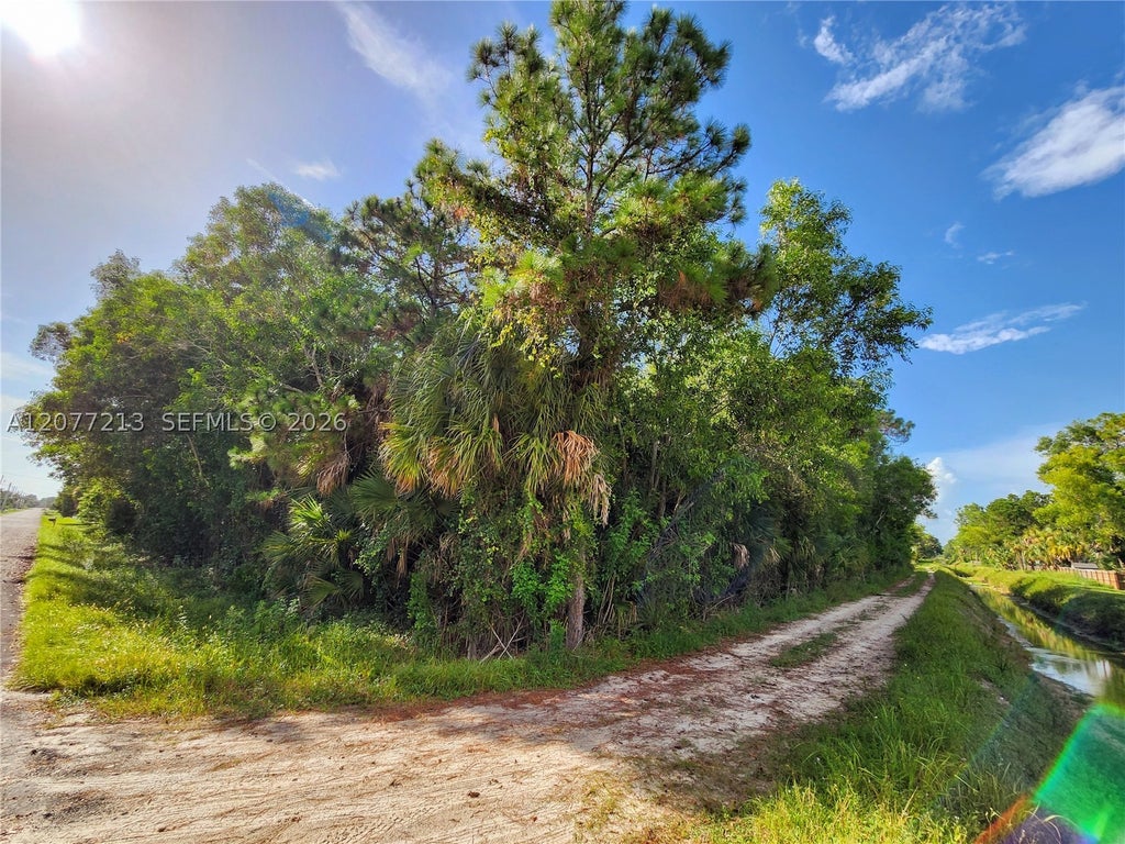 Photo of 0 N 61st Pl, Loxahatchee, FL 33470 (MLS # A12077213)