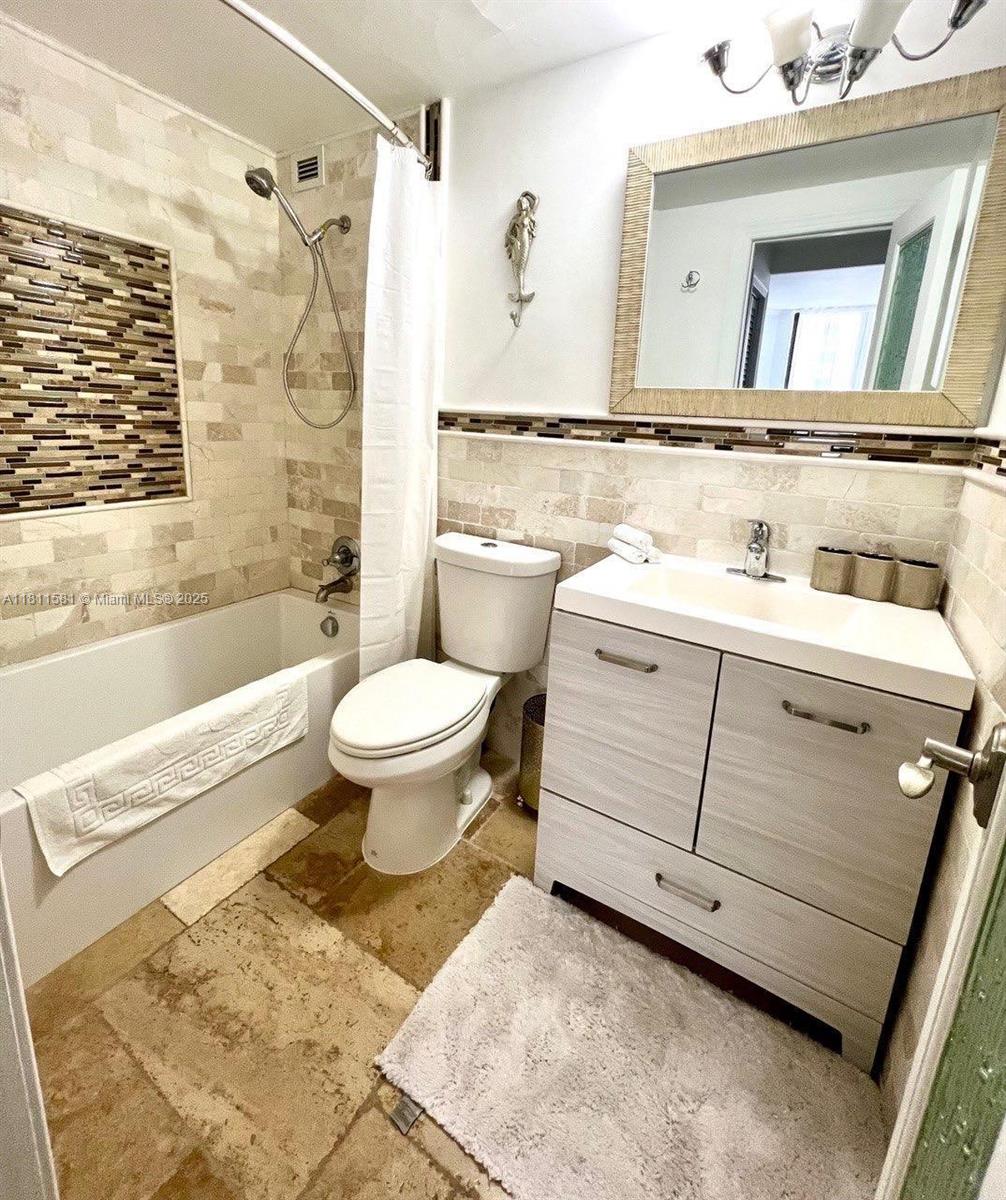 ALEXANDER TOWERS CONDO - Residential Lease